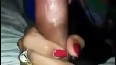 Pakistani Slut Sucking Dick Of Her Client Mms