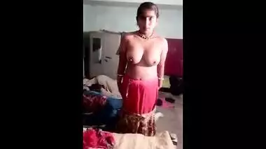 Desi sex video of a house wife stripping and getting ready for a nice fuck