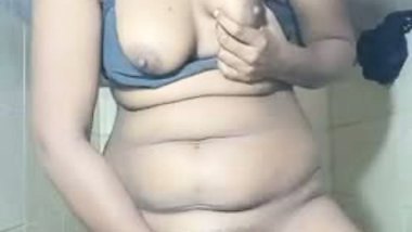 Horny Desi XXX girl licking her sweet boobs and fingering pussy MMS