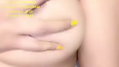 Sexy Indian Girl Showing Her Hot Boobs