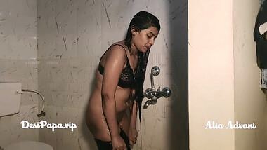 desi indian top model Alia Advani from punjab taking shower