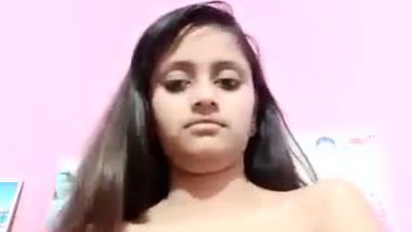 Cute girlfriend topless round boobs show viral MMS