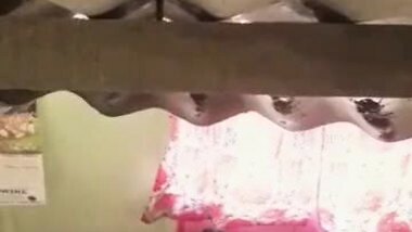 Desi mature aunty caught in hidden sex cam