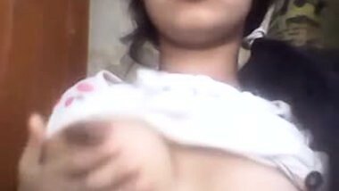 Young Indian shows her tits
