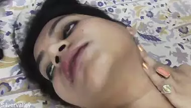 Adorable Desi girl closes the door to take man's XXX pipe in pussy