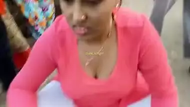 Desi wife cleavage captured by spycam in market
