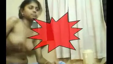 Tamil sexy girl exposed her naked figure on request