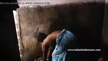 Desi Indian Aunty In Shower - IndianHiddenCams.com