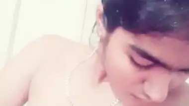 Indian Sexy girl 2 clips part 1