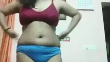 Sexy Desi CXX girl showing boobs and pussy on selfie cam