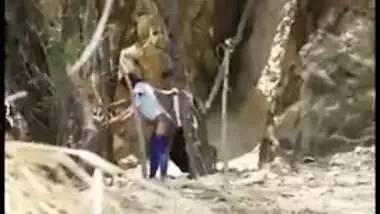 Horny lovers caught having quickie in doggy outdoor in Desi mms video