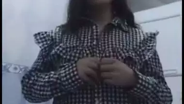 Pakistani girl opening shirt big boobs viral MMS
