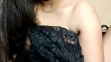 Hot Bhabhi Wearing A Saree Show Her Body On Web Cam