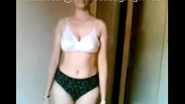 Cute Salma Get Nude And Hot Fun