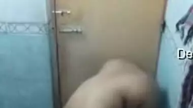 Today Exclusive- Cute Desi Girl Showing Her Bathing On Video Call