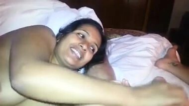 Desi maid sucking her boss’ dick while fingering