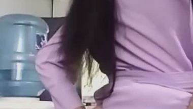 Srilankan girl showing boobs and ass in tuition class