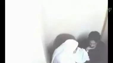 Indian babe masturbating in Emirates flight...