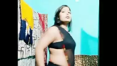 horny housewife bhabhi aasha dancing in bra cleavage navel show