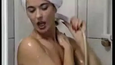 SEXY HAIRY CURVY GIRL TAKING A SHOWER