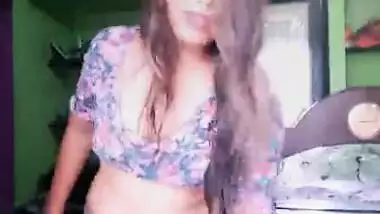 hot tamil girl with sexy navel dancing for tamil song