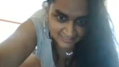 Indian desi plays with her pussy