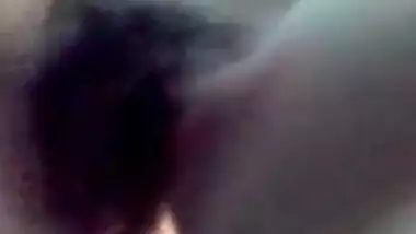 Hindi sex video of a college hotty having outdoor pleasure in boyfriends car