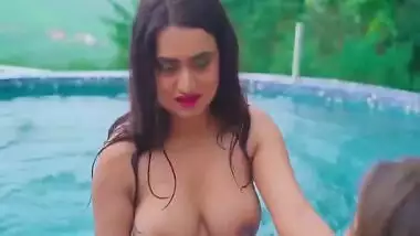 Sexy Lesbian Bhabhi Swimming Pool Me Nahake Namkeen Hogyi
